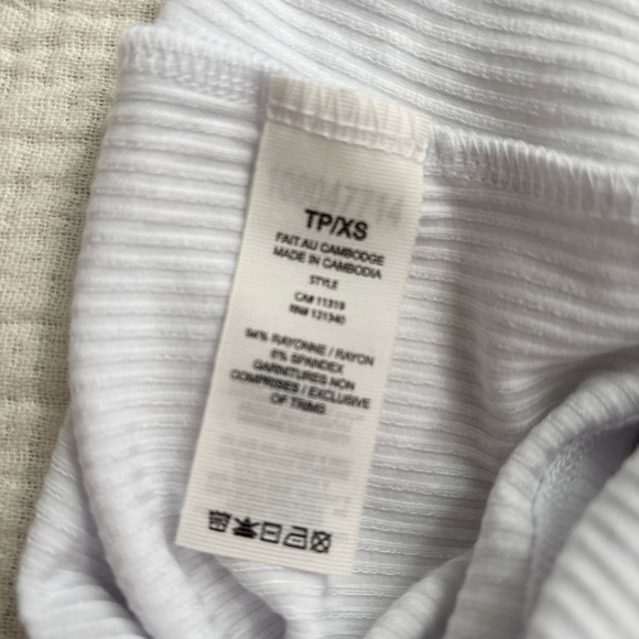 3/$30 💘 white one shoulder ribbed crop top - Picture 4 of 4